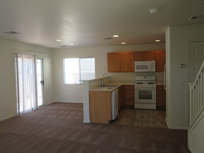 Building Photo - Great 2-Story Home