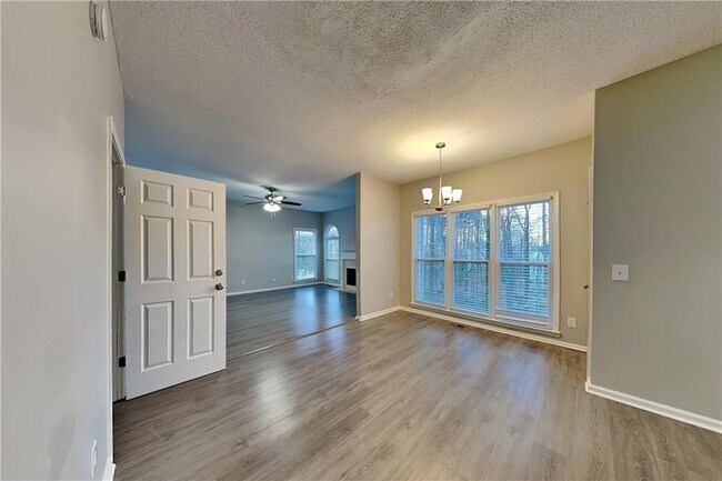 Building Photo - 1717 Victoria Way NW