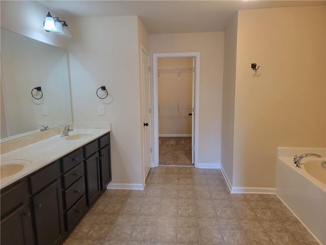 Building Photo - 2707 Morgan Glen Rd NE