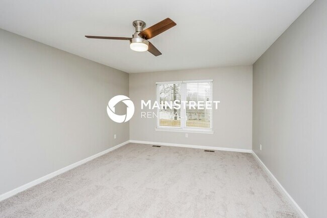 Building Photo - 3 Bedroom Pet-Friendly Home in Jeffersonville, IN with Main Street Renewal