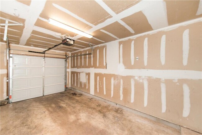 Building Photo - 9710 Sugar Hill Dr