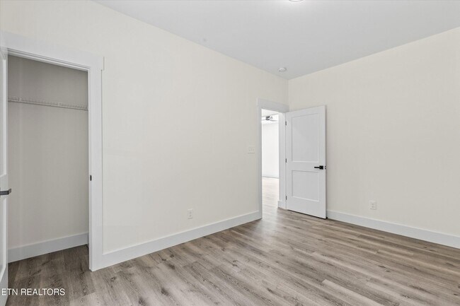Building Photo - 3900 Lilac Ave