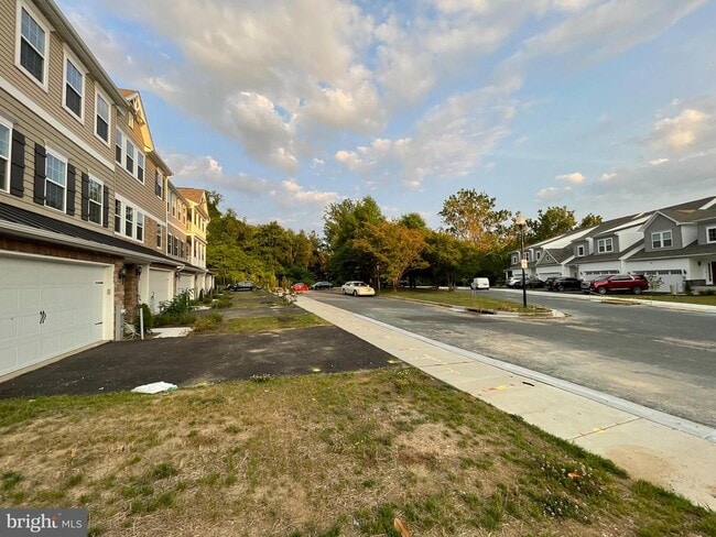 Building Photo - 113 Trails Way