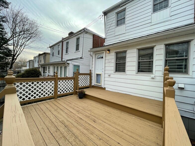 Backyard Deck - 303 S Olive St