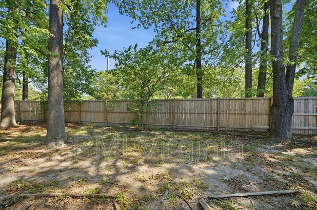 Building Photo - 901 Vincent Ct