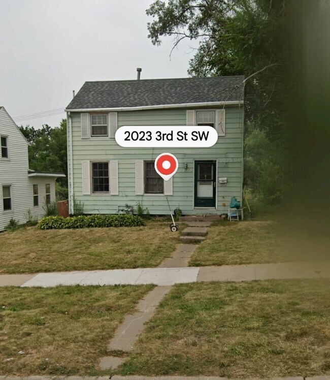 Building Photo - 2023 3rd St SW
