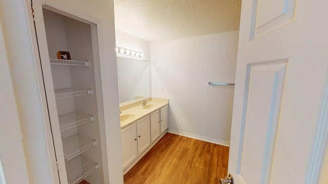 Building Photo - 4232 SW Winslow St