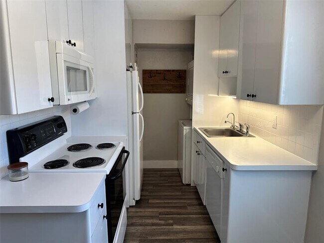 Building Photo - 620 NE 28th St