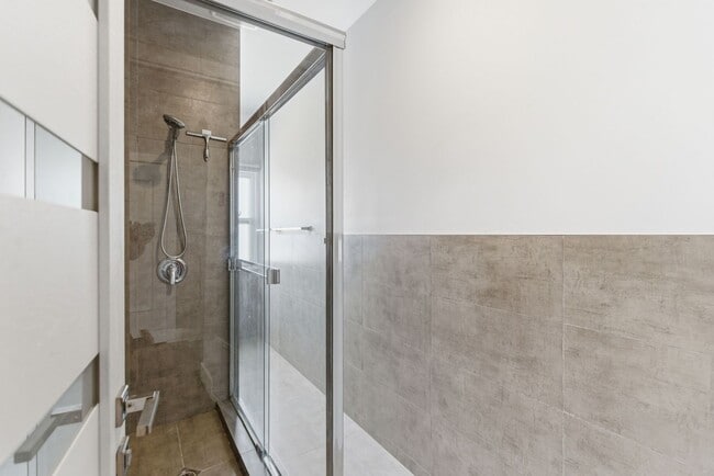 Building Photo - 903 Pine St