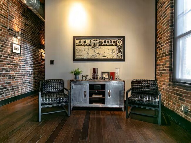 Building Photo - 3041 Olive St