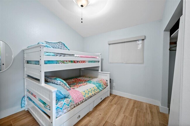 Building Photo - 1708 Ski Slope Dr
