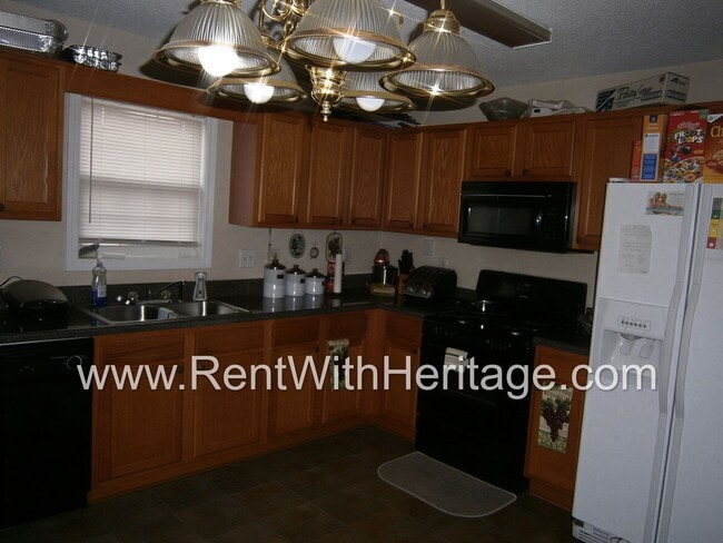 Building Photo - WOW!!!.....GORGEOUS 4Bd / 3Ba / UPGRADES GALLORE/ SWIM / TENNIS COMMUNITY