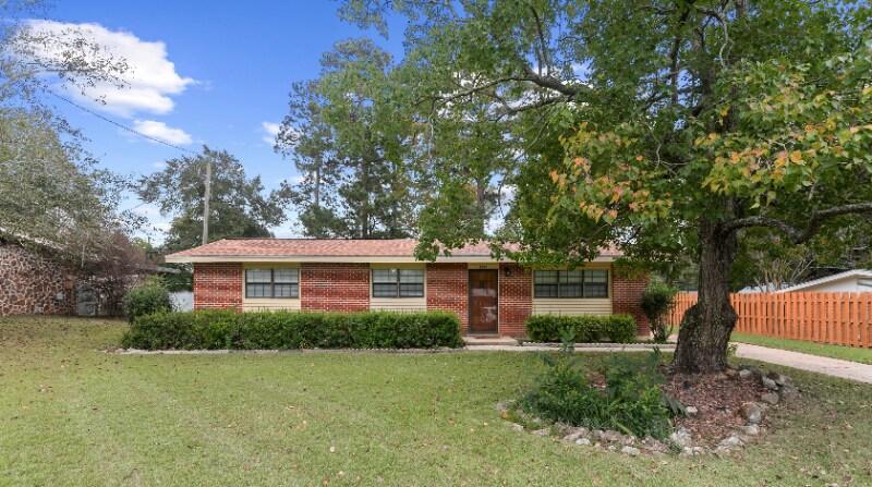 Primary Photo - 2003 Roebuck St