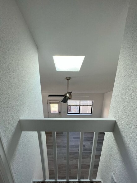 Building Photo - 304 S Taft Ct