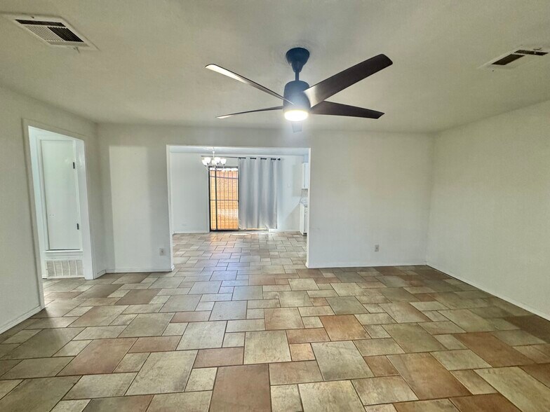 Building Photo - 4200 SE 54th St