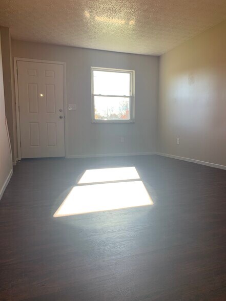 Building Photo - 6153 Laurelwood Ct
