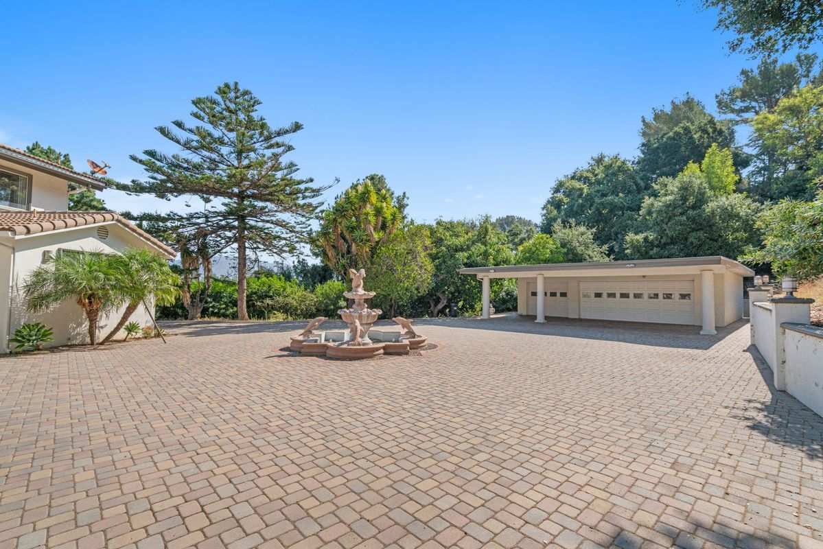 Building Photo - 3200 Oakley Dr