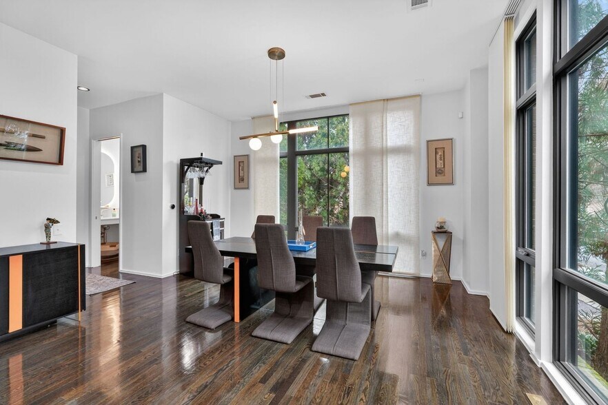 Building Photo - 721 Longleaf Dr NE