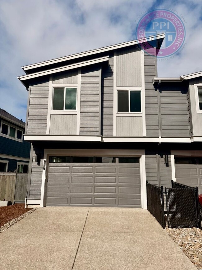 Building Photo - **Reed's Crossing / Rosedale Parks! Luxury Townhome, Desirable End Unit, Community Pool, Clubhous...