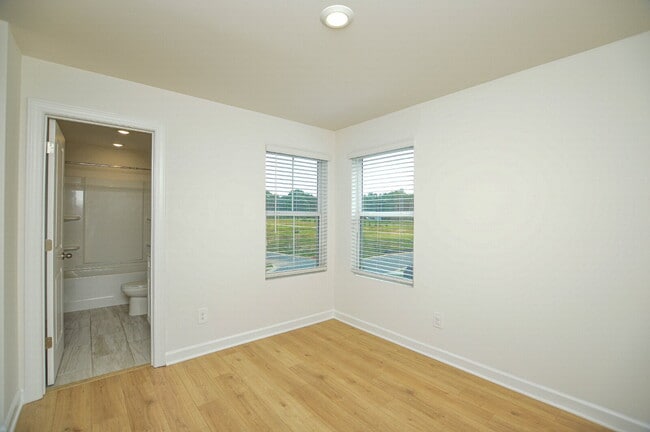 Building Photo - 266 Tiger Lily Dr