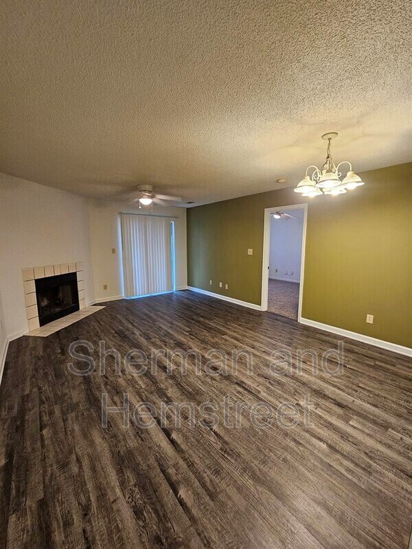 Building Photo - 318 Commons Dr