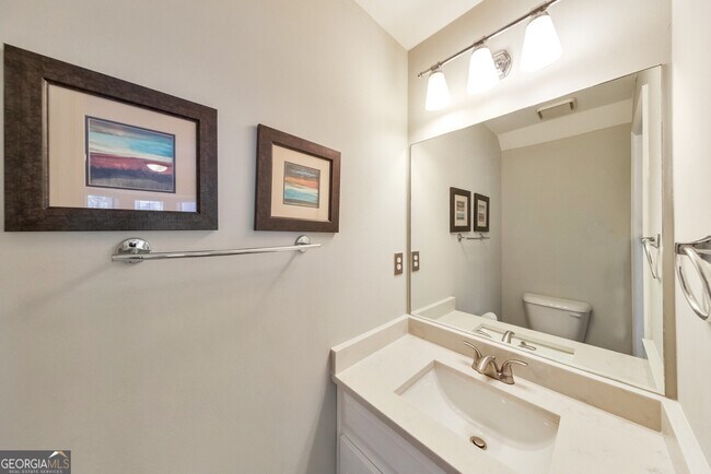 Building Photo - 2045 Fairways Ct