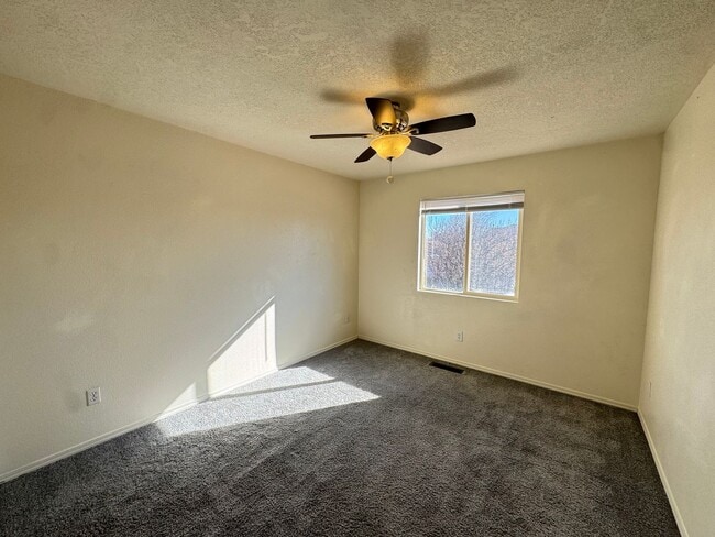 Building Photo - Quail Springs 2 Story!