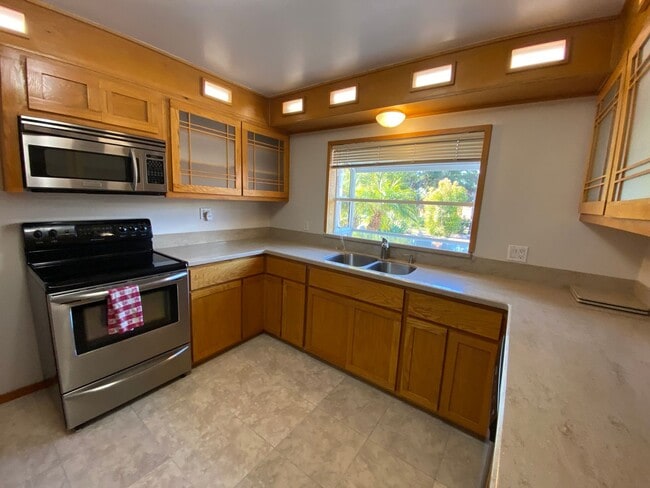 Building Photo - 1651 Chiswick Ct