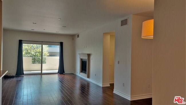 Building Photo - 1726 S Bentley Ave