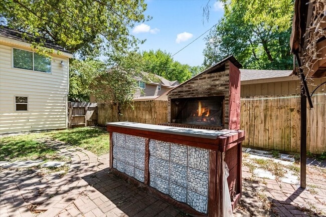 Building Photo - 751 Langwood Dr