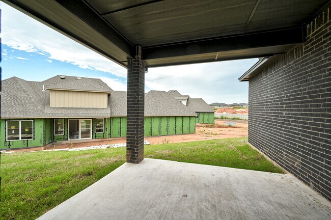 Building Photo - 6101 Kinnick Dr