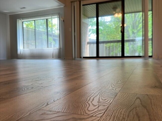 Building Photo - 3 Bedroom Condo in Southfield