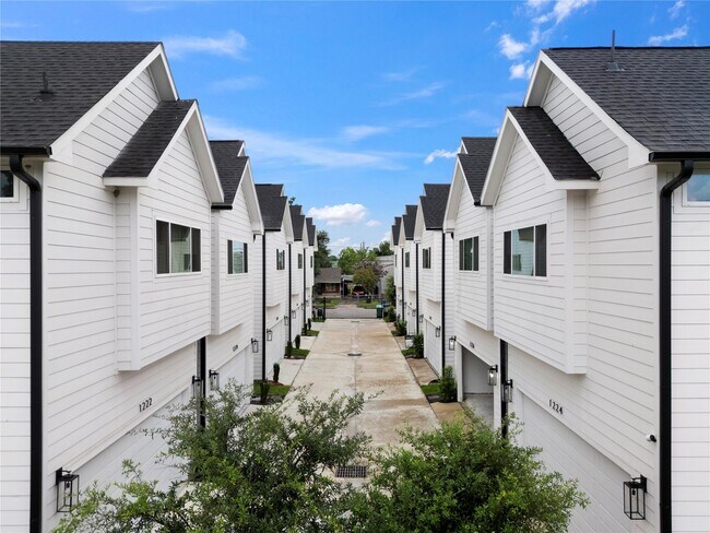 Building Photo - 1222 Mcneil St