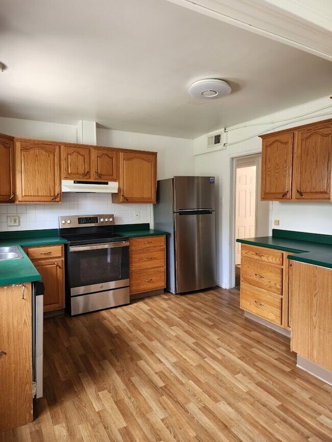 Building Photo - Long Realty & Property Management - 3 Bedr...