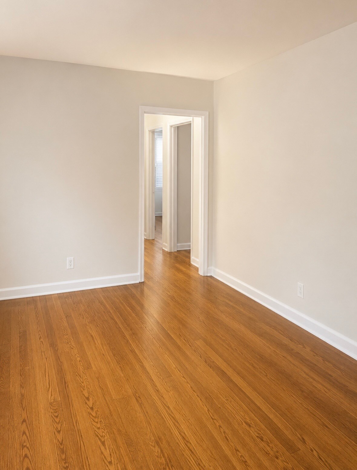 Living Room with hallway view to the bedrooms - 633 Bel Air Dr