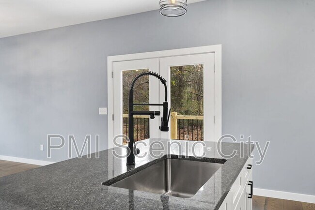 Building Photo - 1316 Gadd Rd