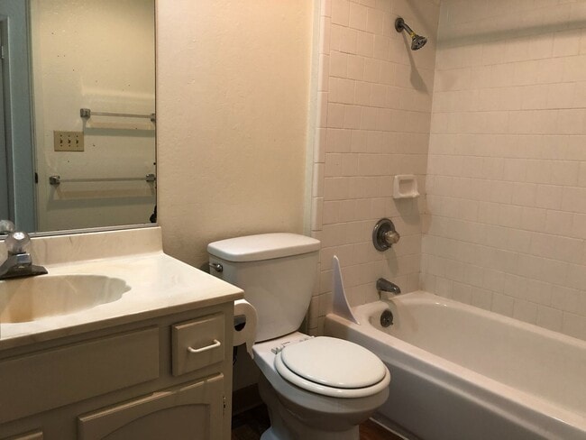 Building Photo - Alviso St