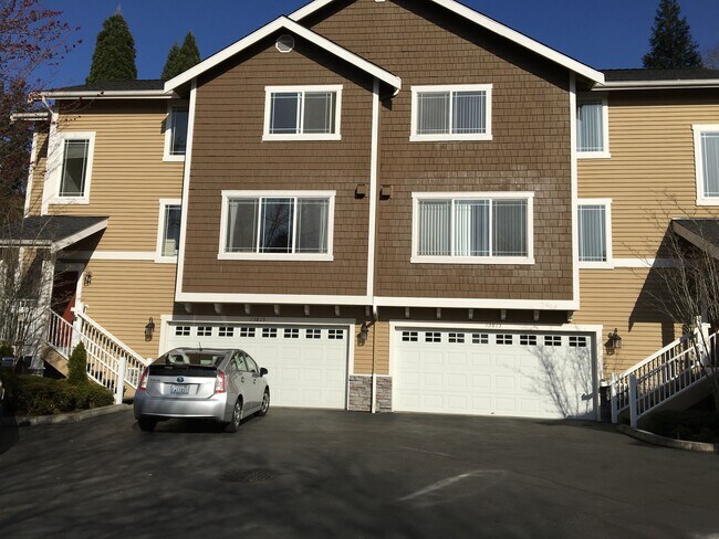 Building Photo - 13815 SE Allen Rd