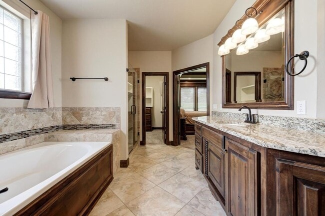 Building Photo - 22090 White Pine Cir