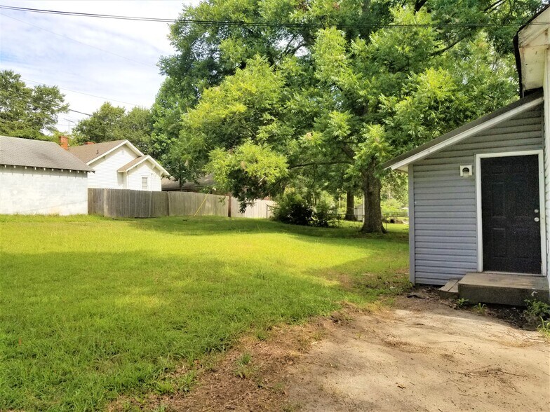 Building Photo - 12 N YMCA ST