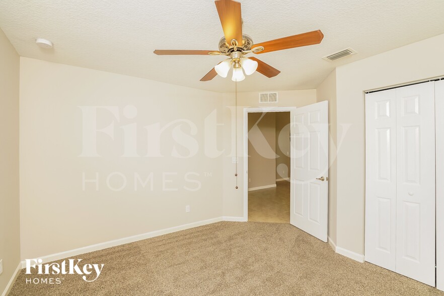 Building Photo - 4285 SW Walker St