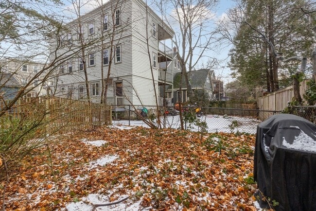 Building Photo - 29 Sherman St