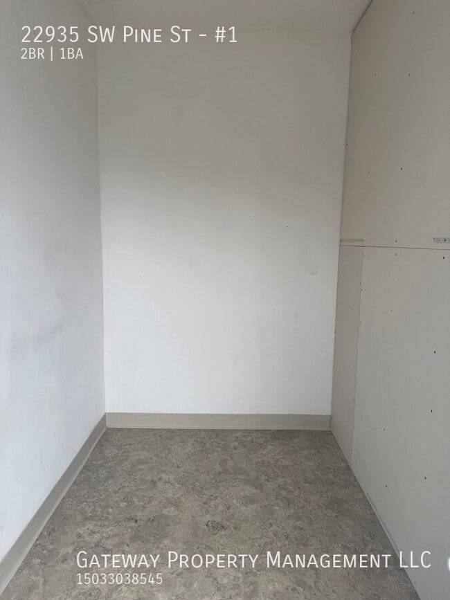 Building Photo - 22935 SW Pine St