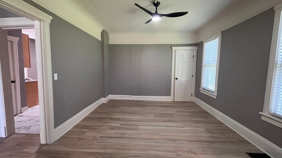 Living room - 2366 E 85th St