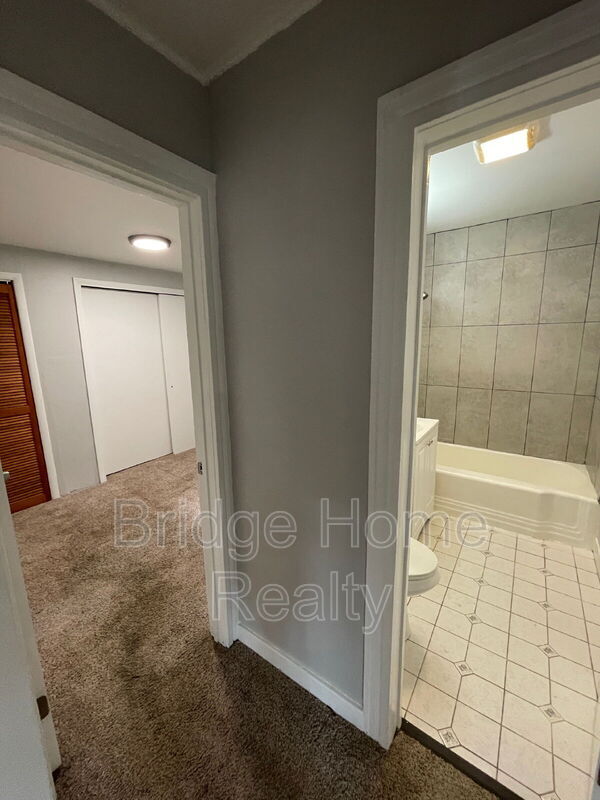 Building Photo - 2404 S 18th St