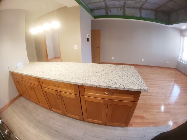 Building Photo - 3114 N Lincoln Ave