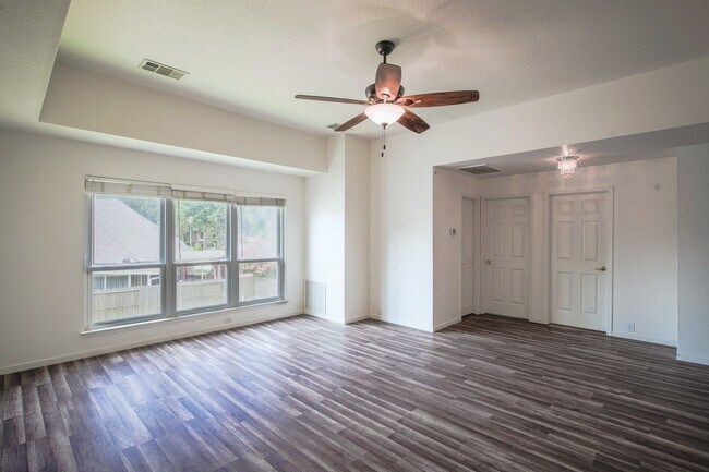 Building Photo - 11606 Canyon Woods Dr