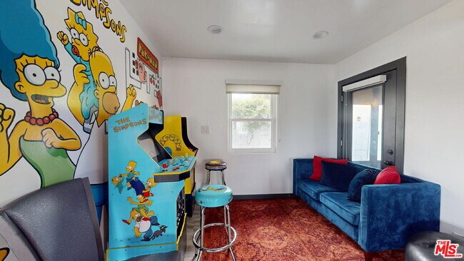 Building Photo - 3453 Floresta Ave