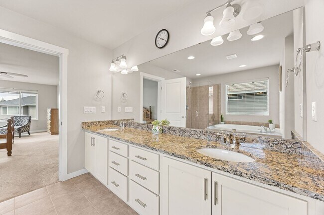 Building Photo - Perfect and Picturesque and Furnished!