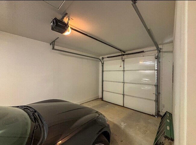 Building Photo - 168 Uplift
